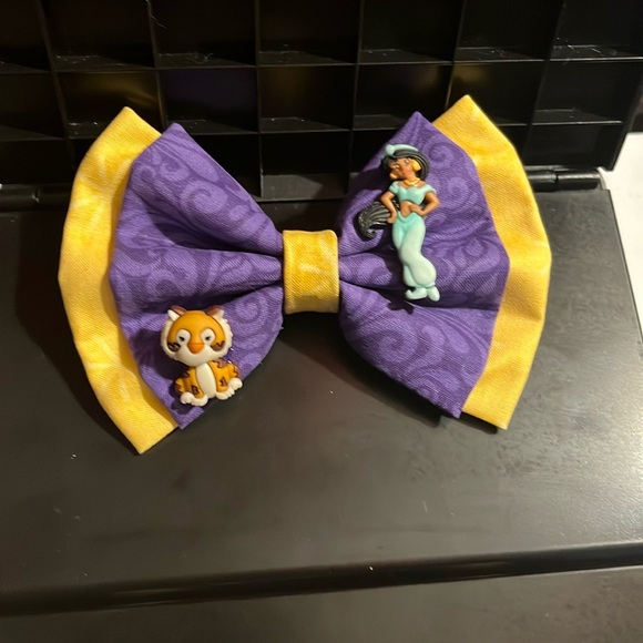 Jasmine bow - Picture 1 of 4